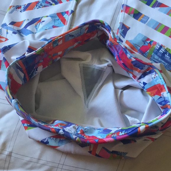 ATHLETA White Colorful Sonar Kaleidoscope Chevron Cropped Leggings Sz M - Picture 14 of 16